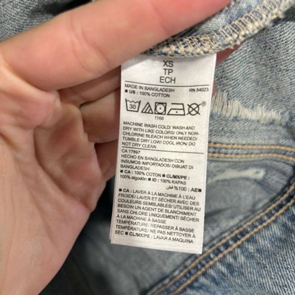 Old Navy Women's Distressed Denim Jean Jacket Size XS - Picture 5 of 7